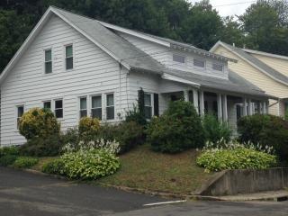 36 Mohawk Ave, Derby, CT 06418-1304