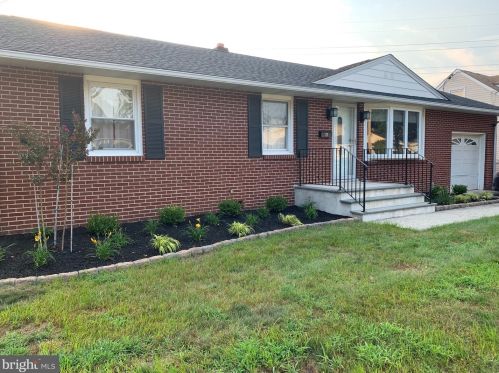 23 Coral Dr, Trenton, NJ 08619-1513