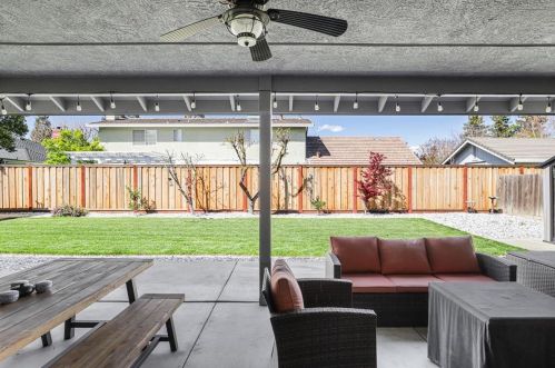 2665 Hawkeye Ave, Turlock CA  95380-2950 exterior