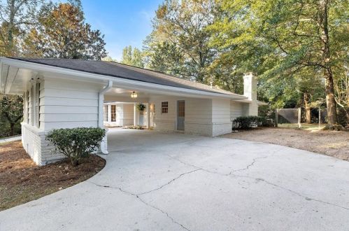 7330 Hunters Branch Dr, Atlanta GA  30328-1721 exterior