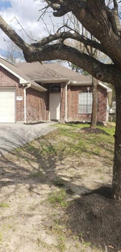 224 Canterbury Dr, Conroe TX  77303-1852 exterior