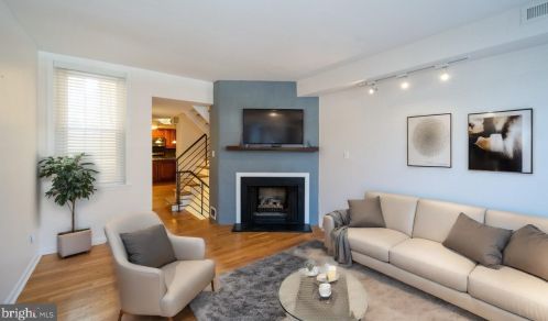 410 Lombard St, Philadelphia PA  19147-1517 exterior