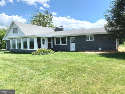 65 Hampton Grove Dr, Berkeley Springs WV  25411-5182 exterior