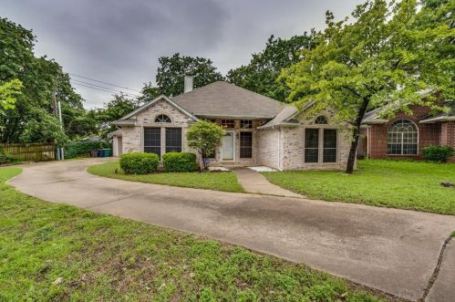 7624 Arbor Ridge Ct, Fort Worth TX  76112-4535 exterior
