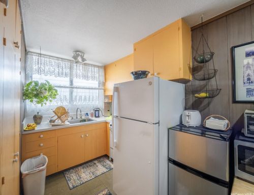 2824 Kihei Pl, Honolulu HI  96816-1310 exterior