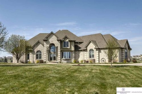 18606 Northern Hills Dr, Bennington, NE 68007-7013