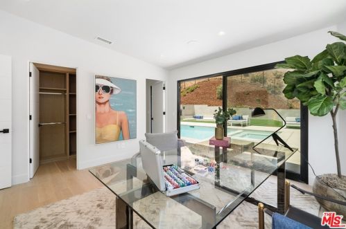 17137 Escalon Dr, Van Nuys CA  91436-4029 exterior