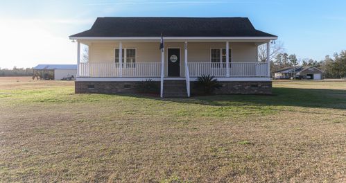 109 Woody Ln, Bonneau, SC 29431-3165