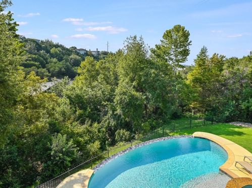 1501 Cyn Edge Dr, Austin TX  78733-2000 exterior