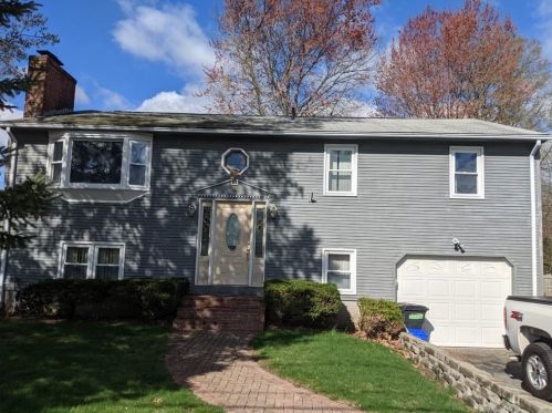 36 Freedom Ct, Providence, RI 02919-3548