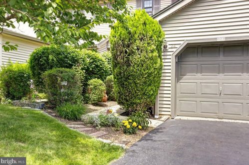 24 Manor Dr, Princeton, NJ 08540-1629