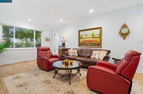 335 Pikes Ct, Pacheco, CA 94553-6220