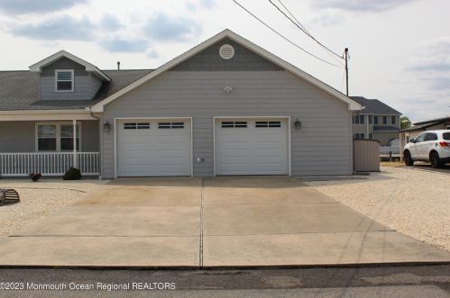 1221 Aquarius Ct, Lacey, NJ 08731-5321