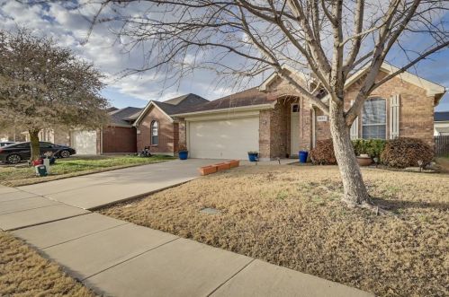 5124 Breeze Hollow Ct, Fort Worth TX  76179-4257 exterior