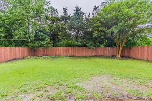 3604 Arnold Dr, Fort Worth TX  76140-2702 exterior