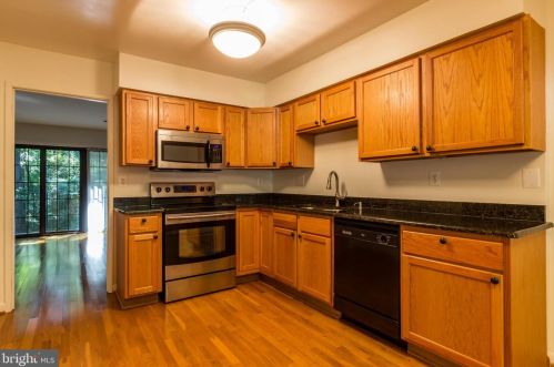 11341 Headlands Ct, Herndon VA  20191-3635 exterior