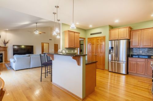 1613 Parkside Dr, Sycamore IL  60178-3313 exterior