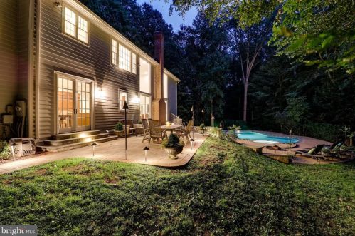 9205 Jeffery Rd, Great Falls, VA 22066-4118