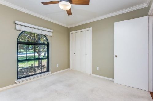 2711 Lakeview Ln, Carrollton TX exterior