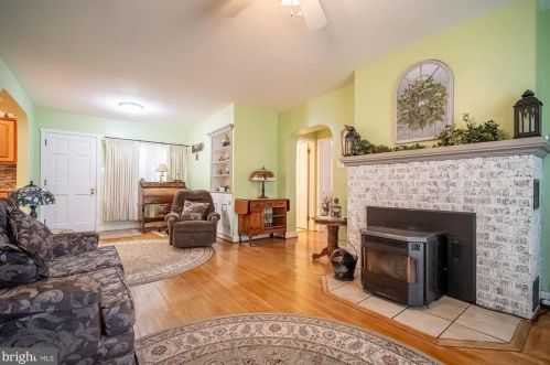 185 Claire Ave, York, PA 17406-1007