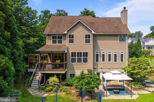 3 Harmon Lodge Way, Round Hill, VA 20141-2631