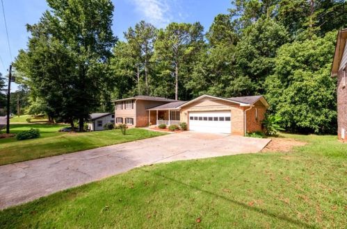 3221 Goldenchain Dr, Lithonia, GA 30038-2629