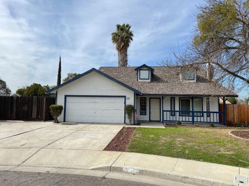 413 Oakwood Ct, Los Banos, CA 93635-2920