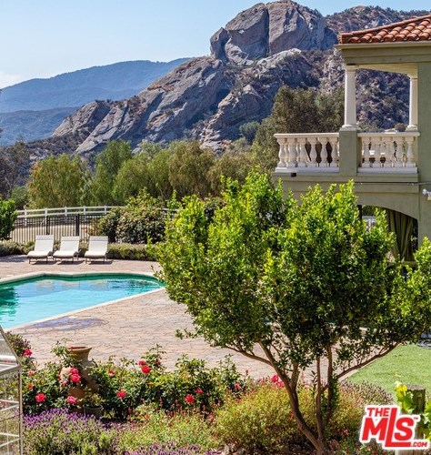 23585 Zuniga Rd, Topanga, CA 90290-3964