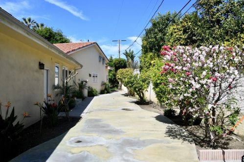 9533 Suva St, Downey, CA 90240-3547