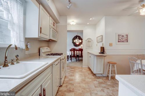 54 Valleybrook Dr, Lancaster PA  17601-4612 exterior