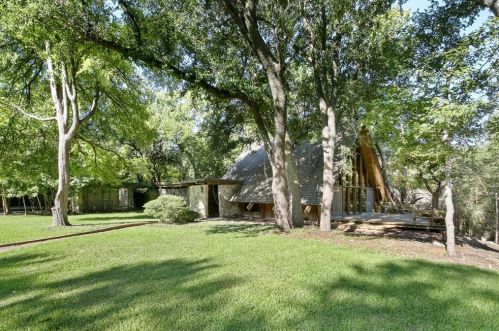 9023 Capri Dr, Dallas, TX 75238-3725