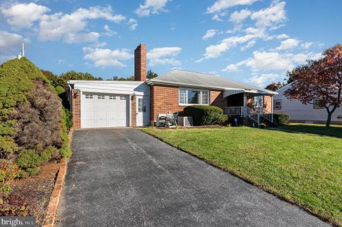 6160 Somerset St, Harrisburg, PA 17111-4369