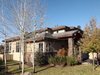 61933 Broken Top Dr, Bend, OR 97702-1085
