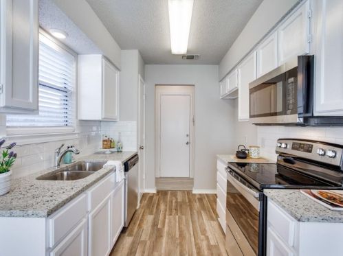 2817 Meadow Dr, Fort Worth TX  76133-7288 exterior