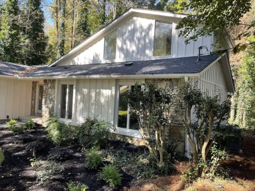 12 Rhodes Dr, Marietta, GA 30068-3667