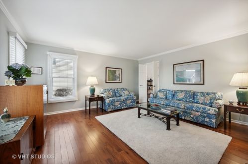 841 Bauer Rd, Naperville, IL 60563-1106