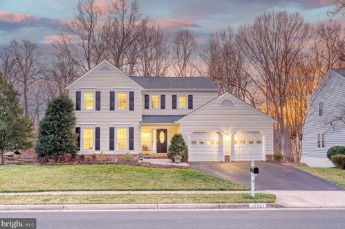 12021 Sugarland Valley Dr, Herndon, VA 20170-2604