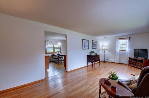 111 Westfield Ter, Middletown, CT 06457-2465