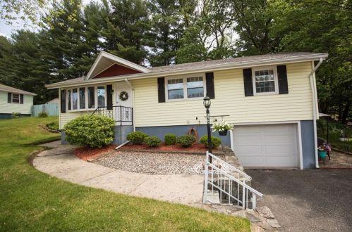 162 Lydia Ave, Woonsocket, RI 02895-6036