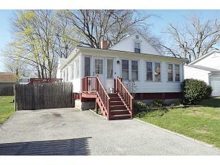 15 Birch St, Warwick, RI 02888-3610