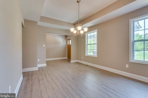 445 Hackney Ln, Charles Town, WV 25414-4595