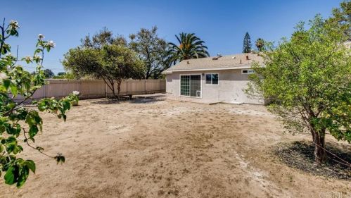 290 Gannet Dr, Vista CA  92083-3011 exterior
