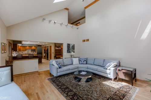 6529 Bentley Ave, Willowbrook IL 60527-1832 exterior