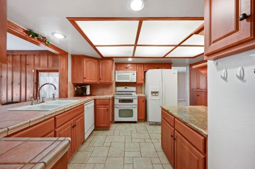 1432 Marshall St, Turlock CA 95380-4133 exterior