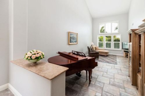 6908 Thrush Pl, Carlsbad, CA 92011-4001