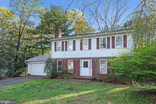 12114 Folkstone Dr, Herndon, VA 20171-1824