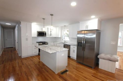 41 Mcgrath Rd, Wapping CT  06074-1116 exterior