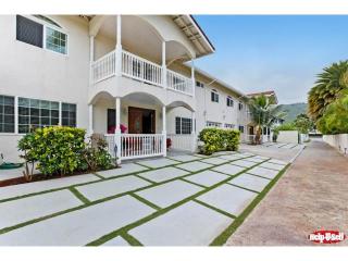 5241 Kalanianaole Hwy, Honolulu, HI 96821-1840