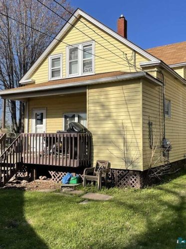 2 59th Ave, Duluth, MN 55804-2559