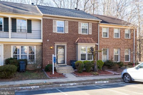 5772 Crownleigh Ct, Springfield, VA 22015-1858